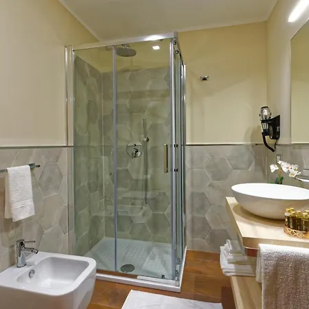 Red Ribbon Guest house 2*